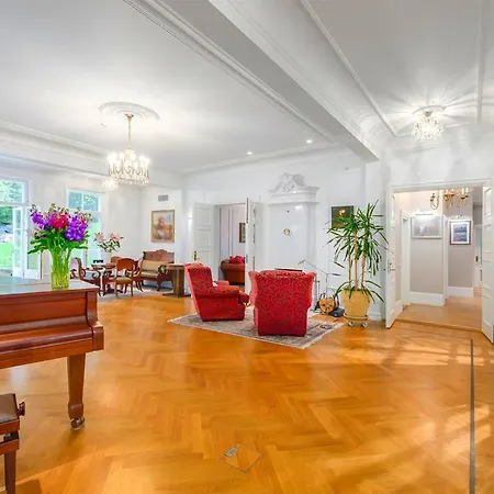 High Status In The Most Luxurious House In * タリン
