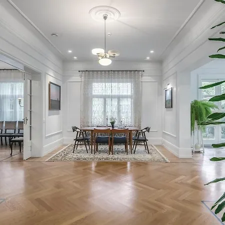 High Status In The Most Luxurious House In Appartement *