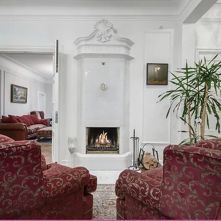 High Status In The Most Luxurious House In * タリン